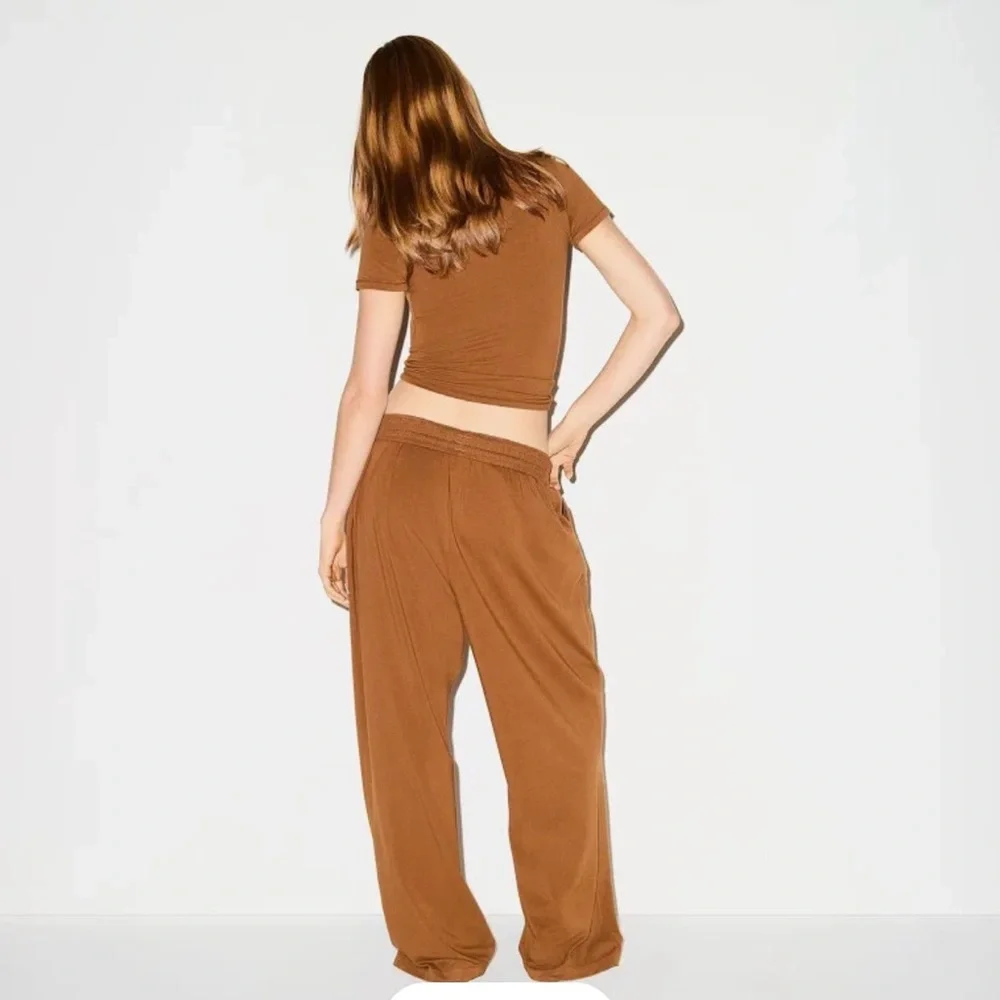 NWT SKIMS Wide-Leg Lounge Pants in Chai - Picture 2 of 7